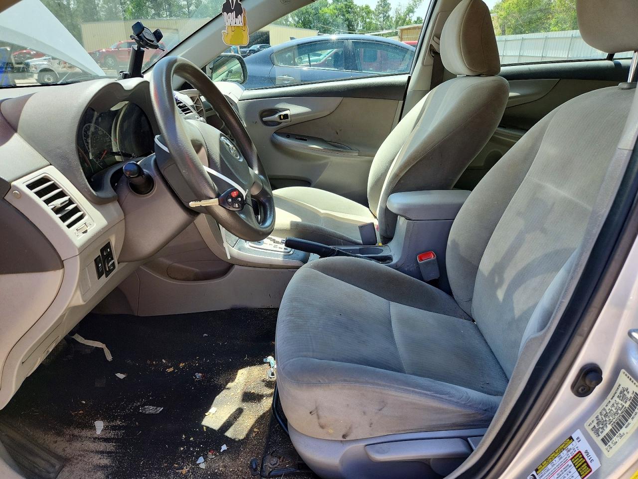 2010 TOYOTA COROLLA LE photo 7