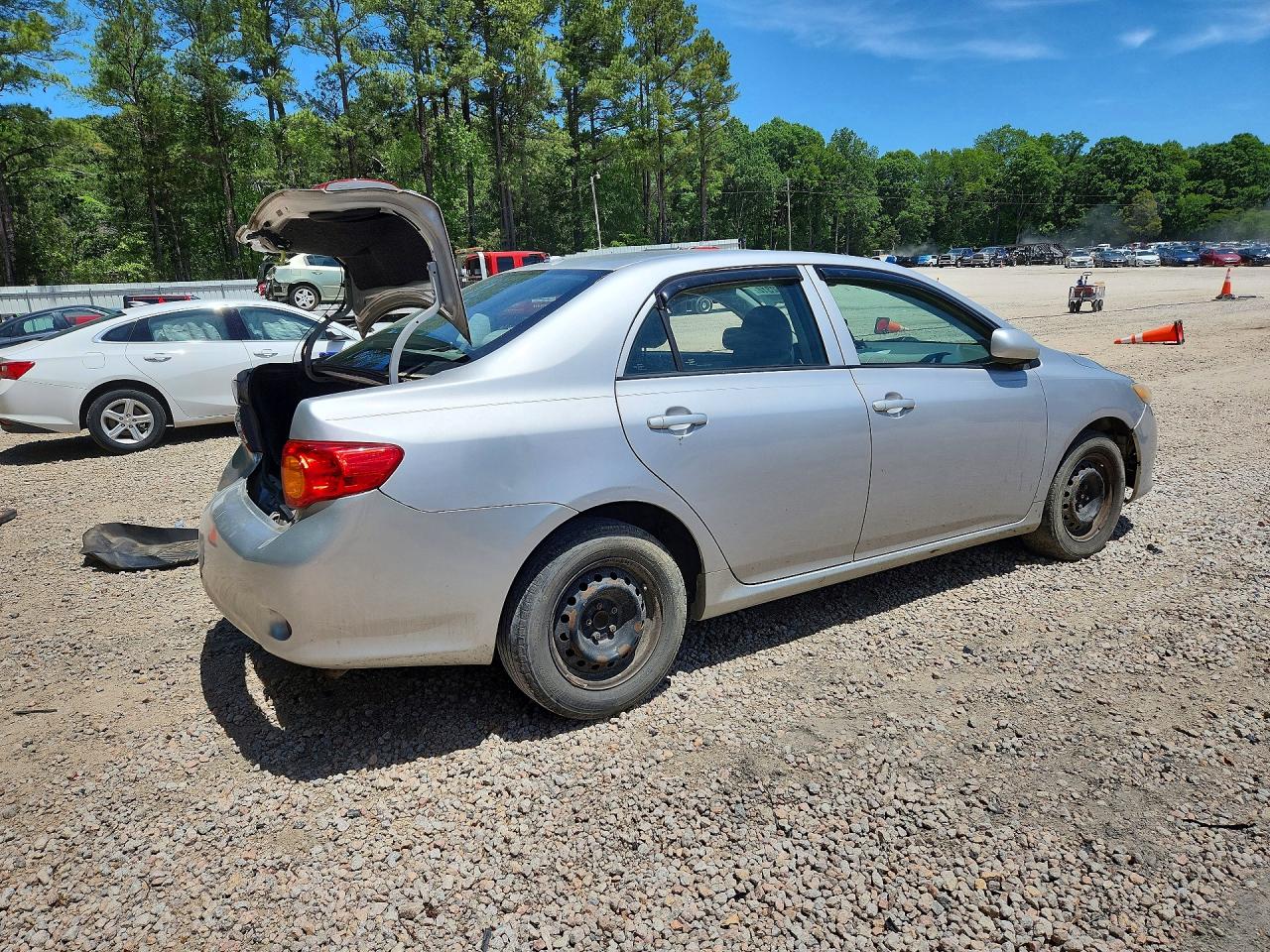 2010 TOYOTA COROLLA LE photo 3