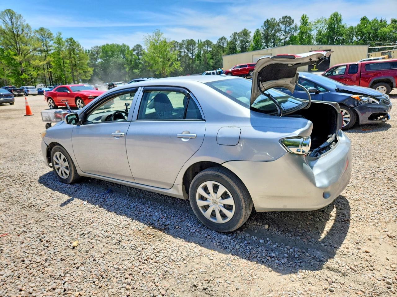 2010 TOYOTA COROLLA LE photo 2