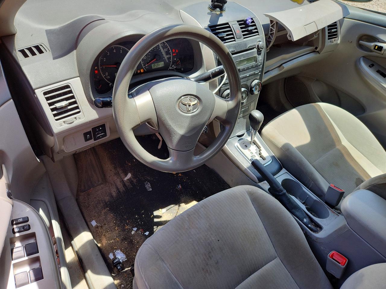 2010 TOYOTA COROLLA LE photo 8