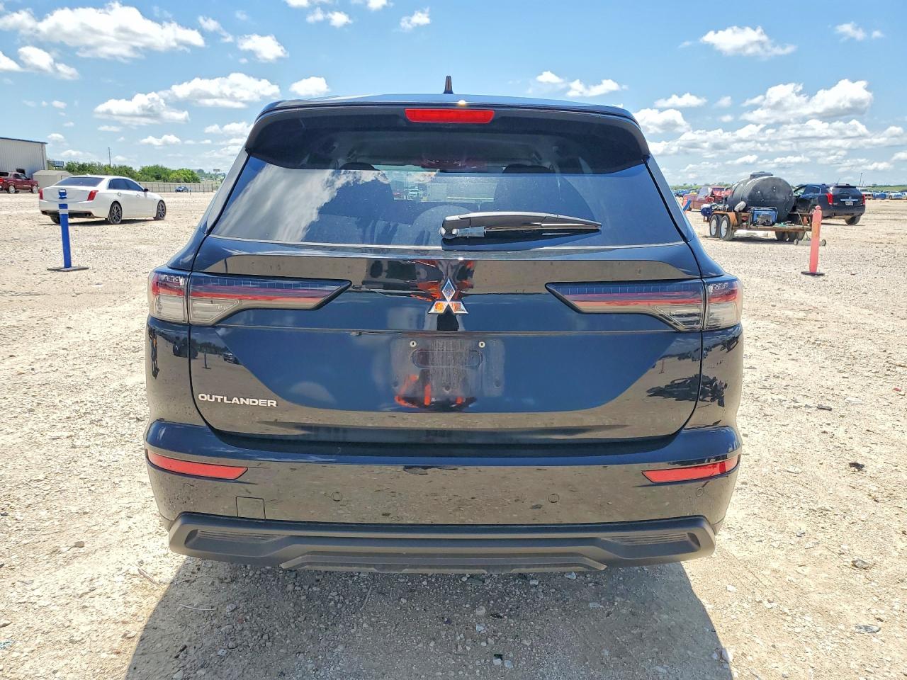 2025 MITSUBISHI OUTLANDER ES photo 11
