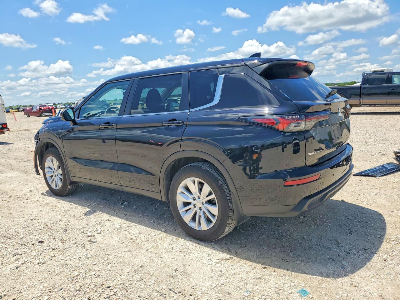 2025 MITSUBISHI OUTLANDER ES photo 3