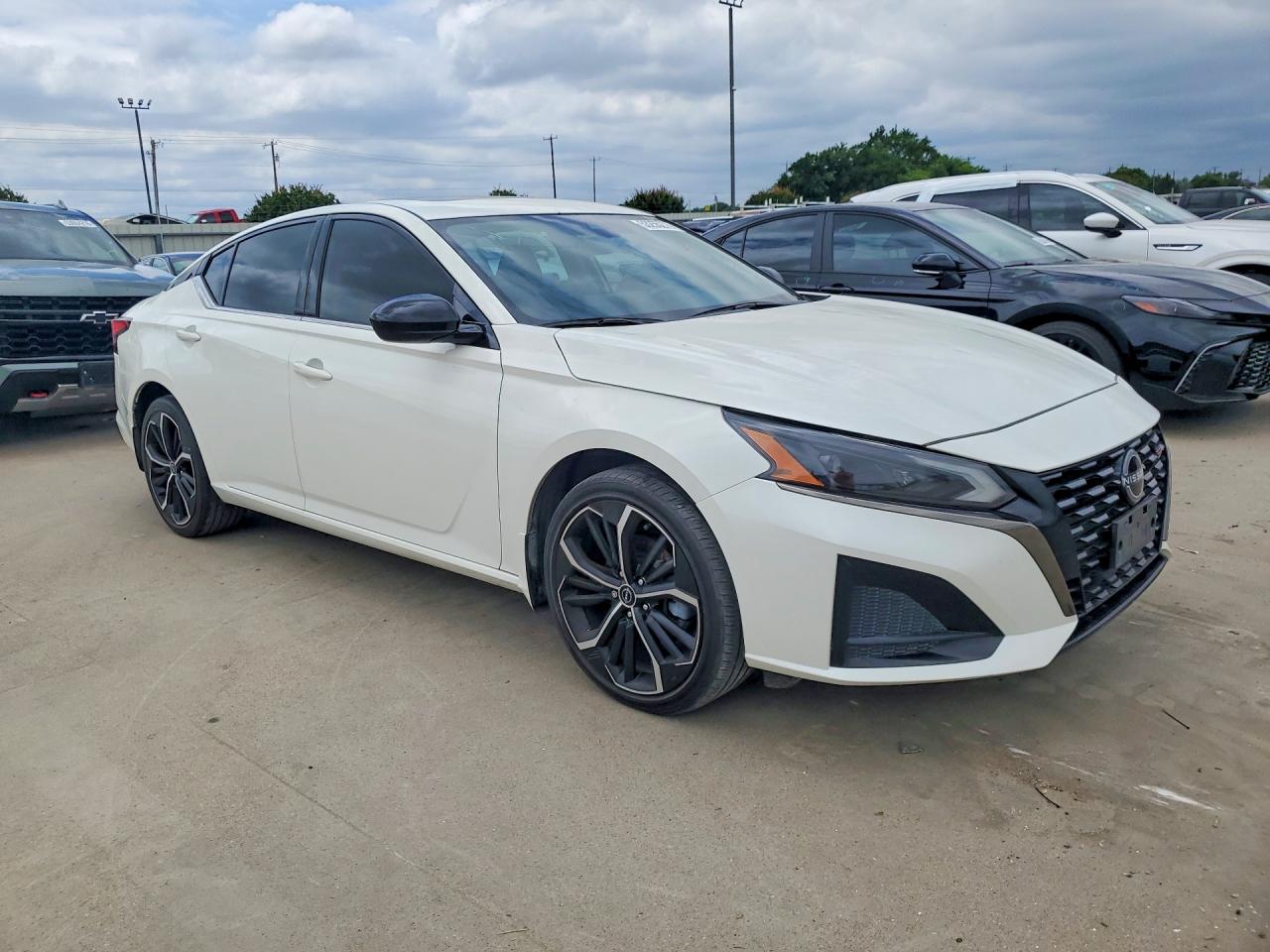 2024 NISSAN ALTIMA 2.5 SR photo 4