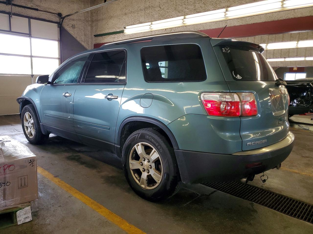 2009 GMC ACADIA SLE photo 2