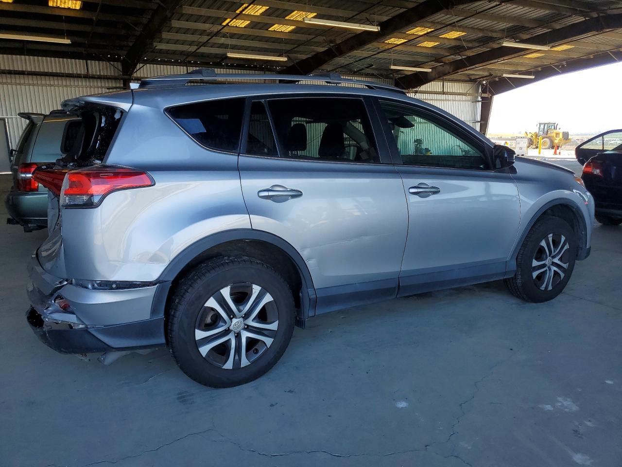 2017 TOYOTA RAV4 LE photo 7