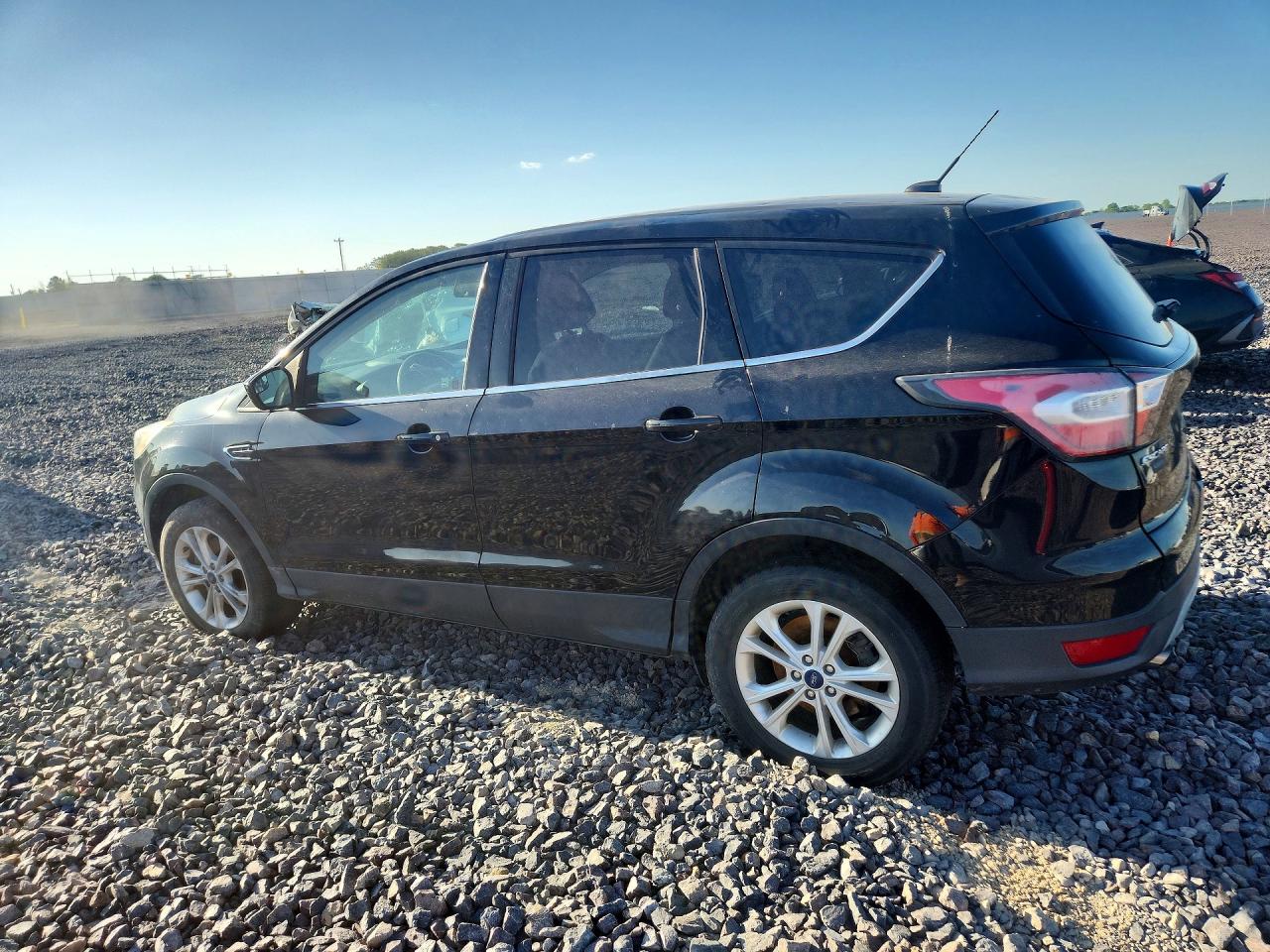 2017 FORD ESCAPE SE photo 3