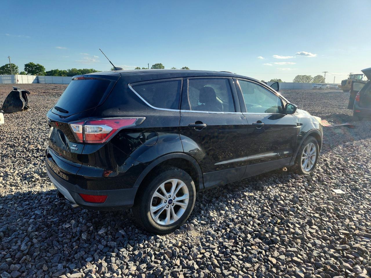 2017 FORD ESCAPE SE photo 5