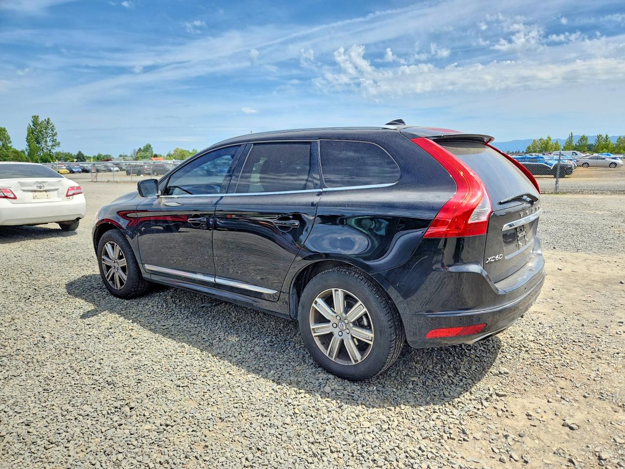 2017 VOLVO XC60 T5 INSCRIPTION photo 2