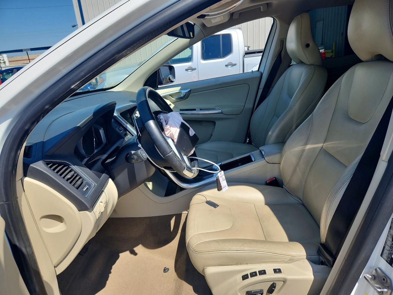 2015 VOLVO XC60 T6 PREMIER+ photo 13