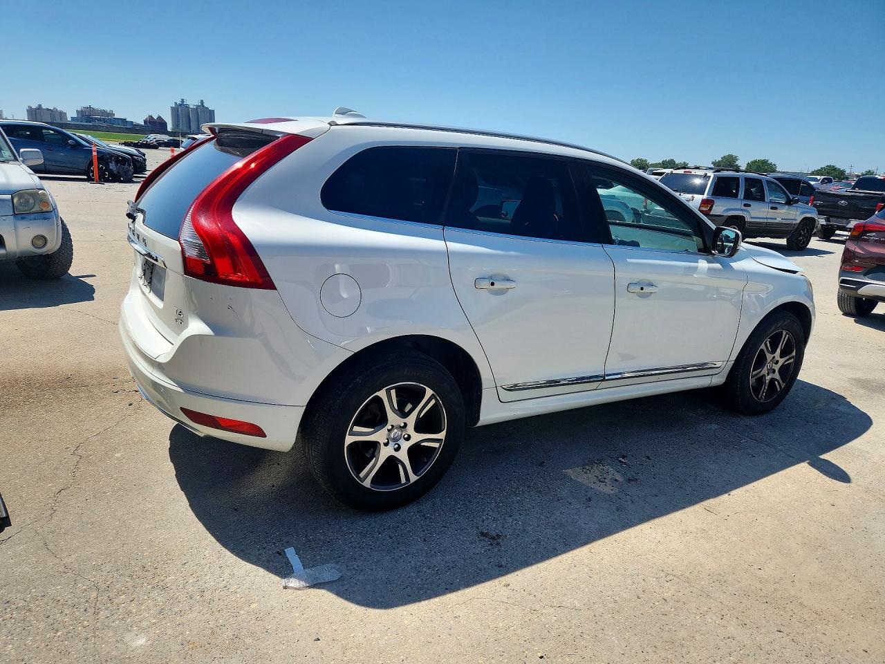 2015 VOLVO XC60 T6 PREMIER+ photo 5
