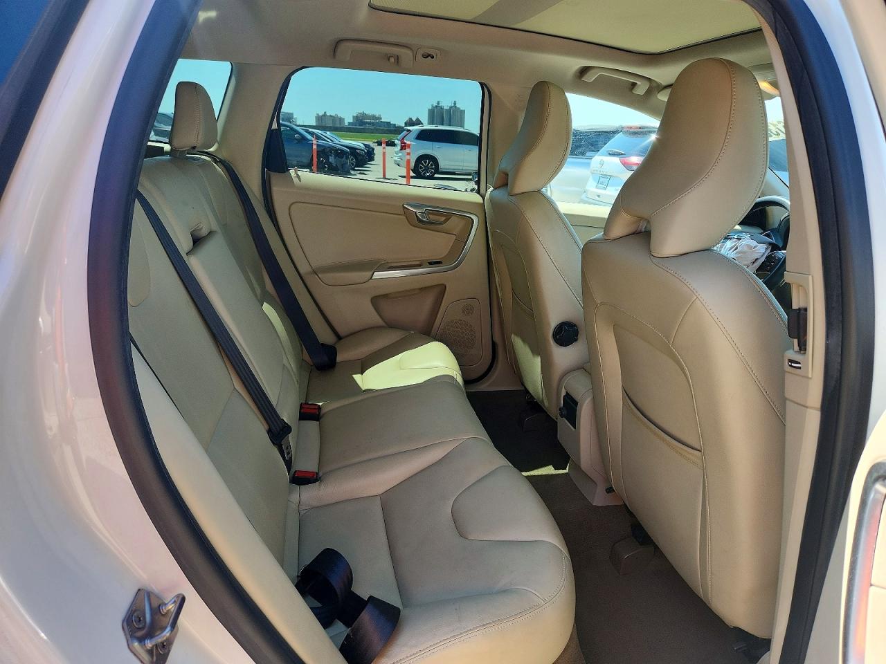 2015 VOLVO XC60 T6 PREMIER+ photo 21