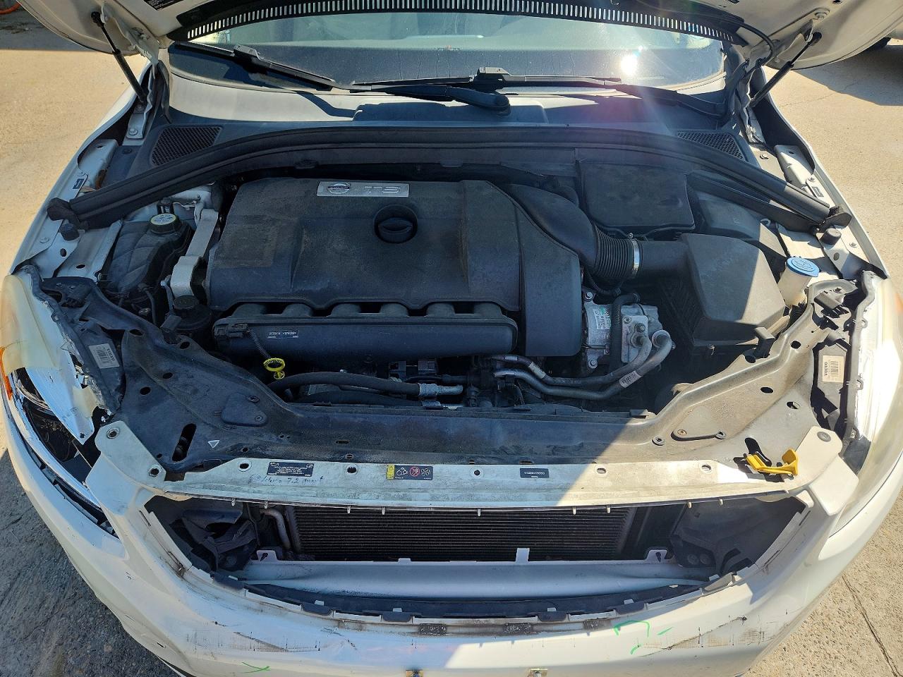 2015 VOLVO XC60 T6 PREMIER+ photo 23