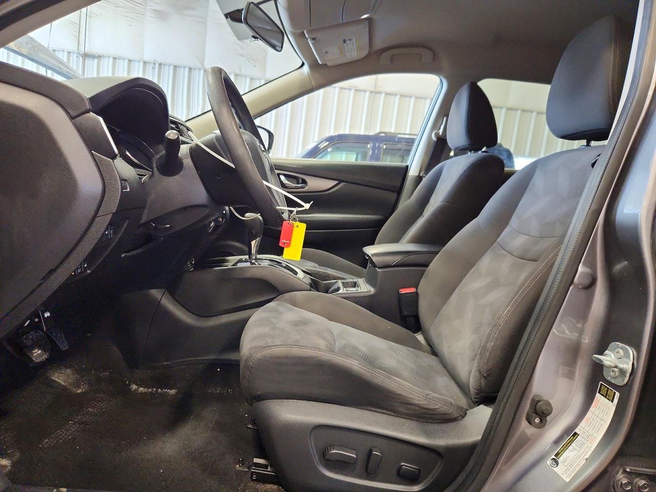 2016 NISSAN ROGUE SV photo 19