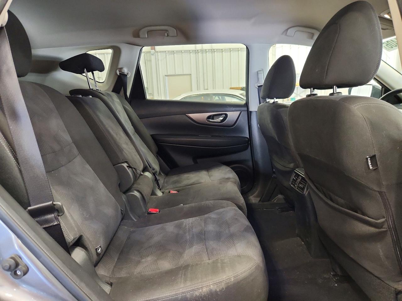 2016 NISSAN ROGUE SV photo 31