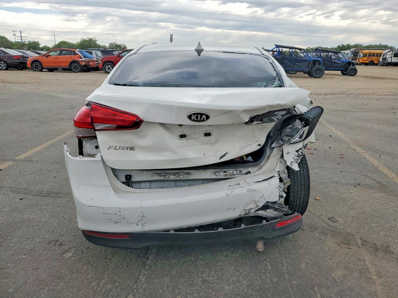 2018 KIA FORTE LX photo 16