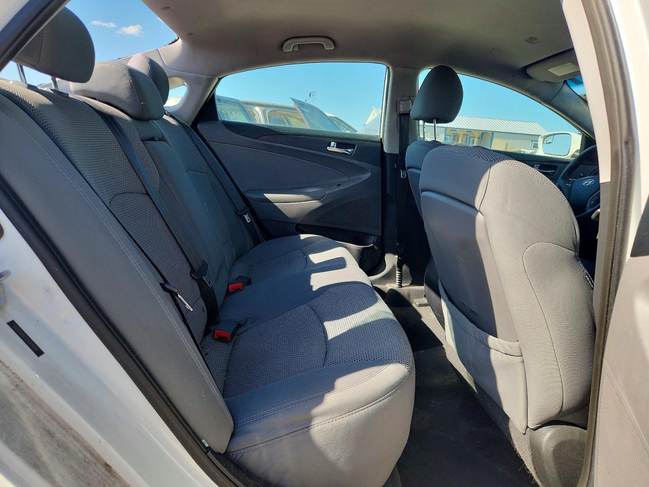 2014 HYUNDAI SONATA GLS photo 28