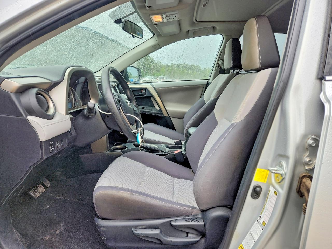 2013 TOYOTA RAV4 XLE photo 19