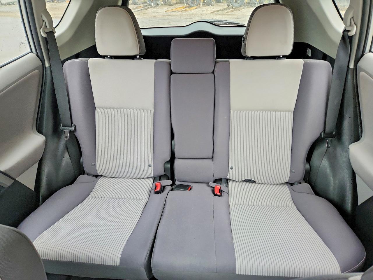 2013 TOYOTA RAV4 XLE photo 28