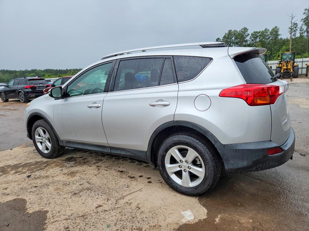 2013 TOYOTA RAV4 XLE photo 4