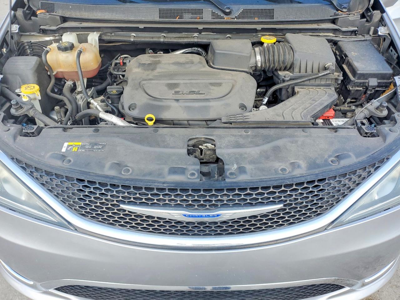 2019 CHRYSLER PACIFICA TOURING L photo 31