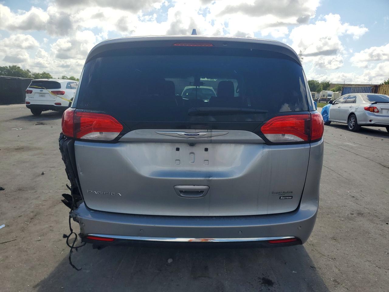 2019 CHRYSLER PACIFICA TOURING L photo 16