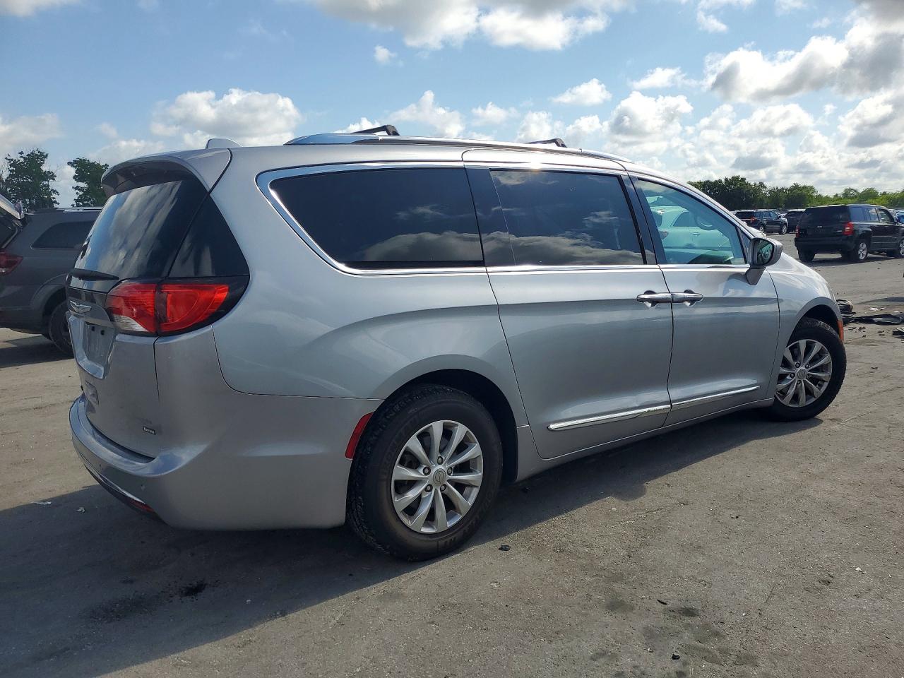 2019 CHRYSLER PACIFICA TOURING L photo 7