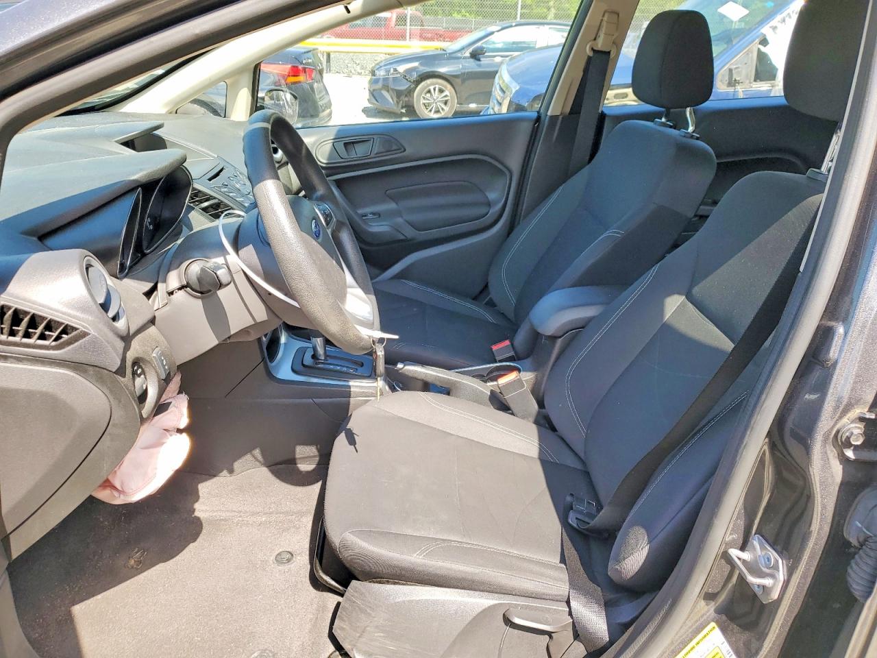 2019 FORD FIESTA SE photo 19