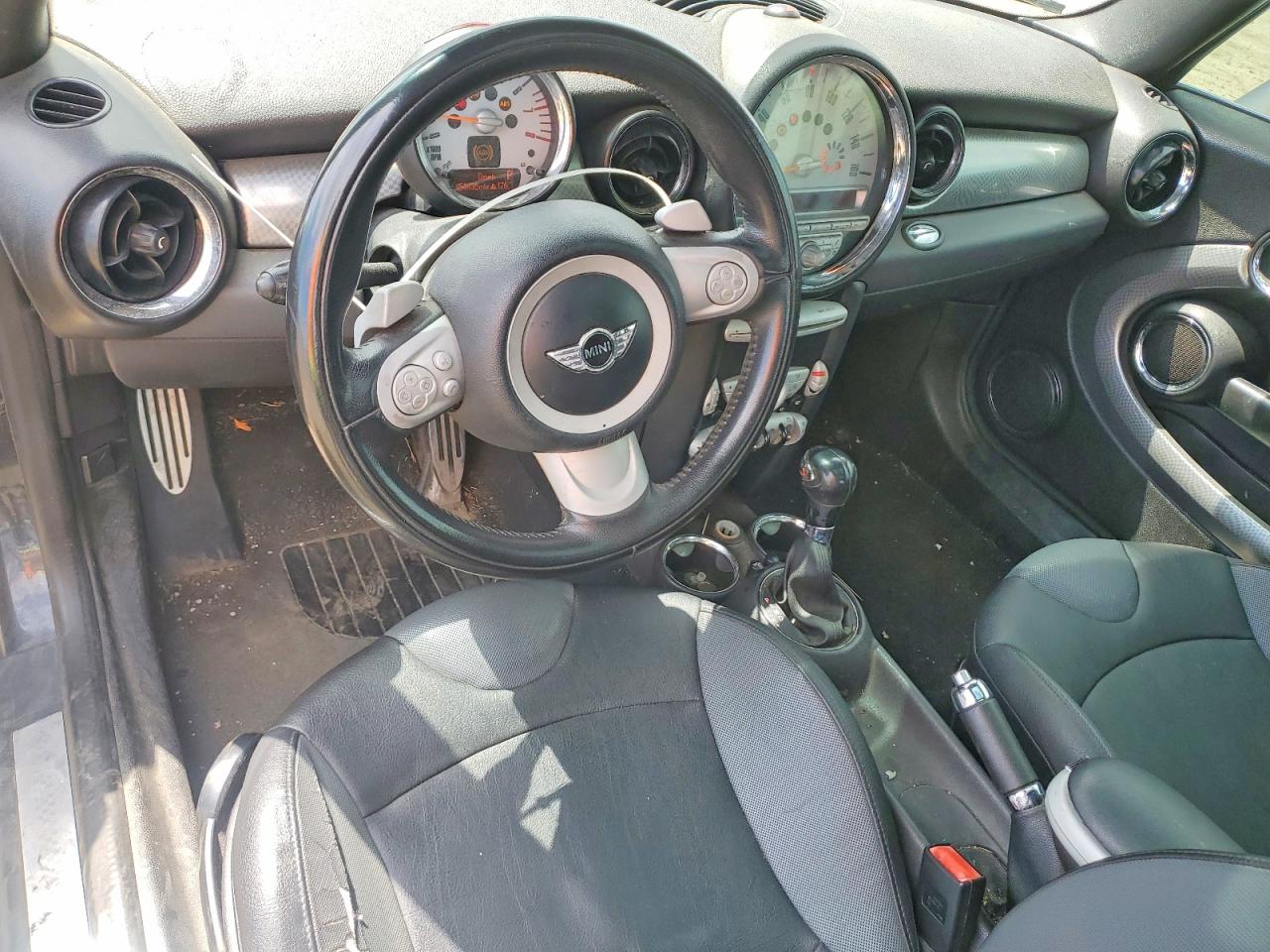 2009 MINI COOPER S photo 15