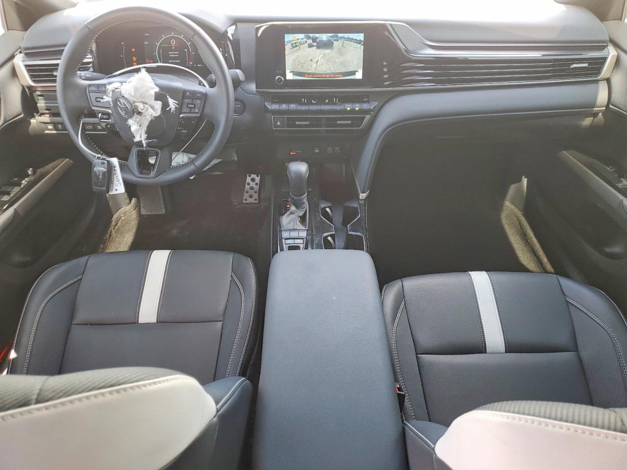 2025 TOYOTA CAMRY SE photo 15