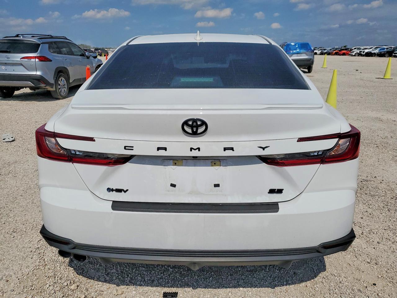 2025 TOYOTA CAMRY SE photo 11