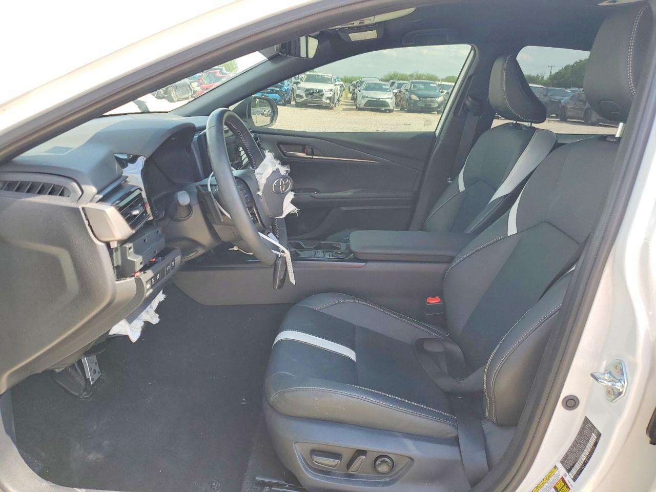 2025 TOYOTA CAMRY SE photo 13