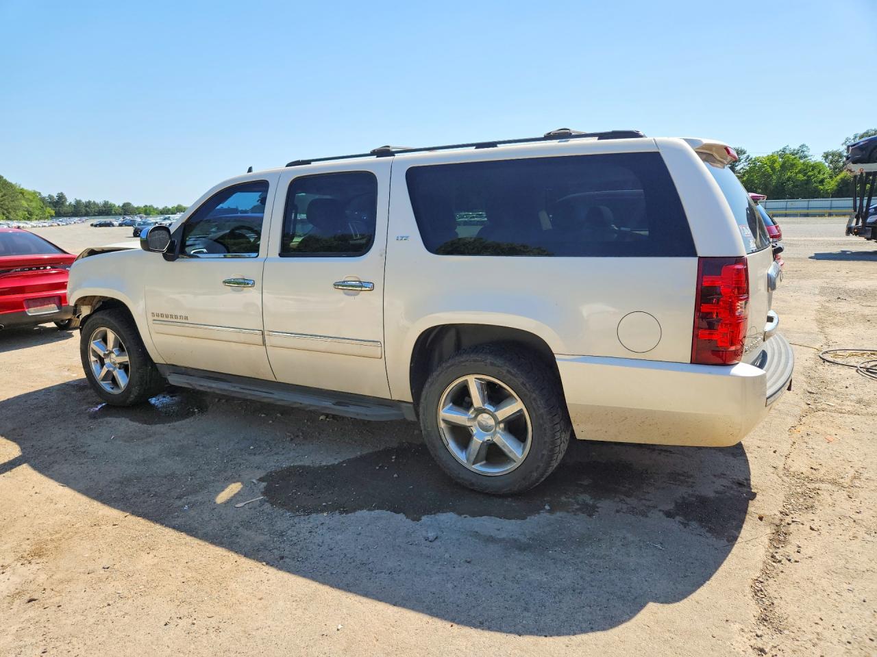 2011 CHEVROLET SUBURBAN C1500 LTZ photo 2