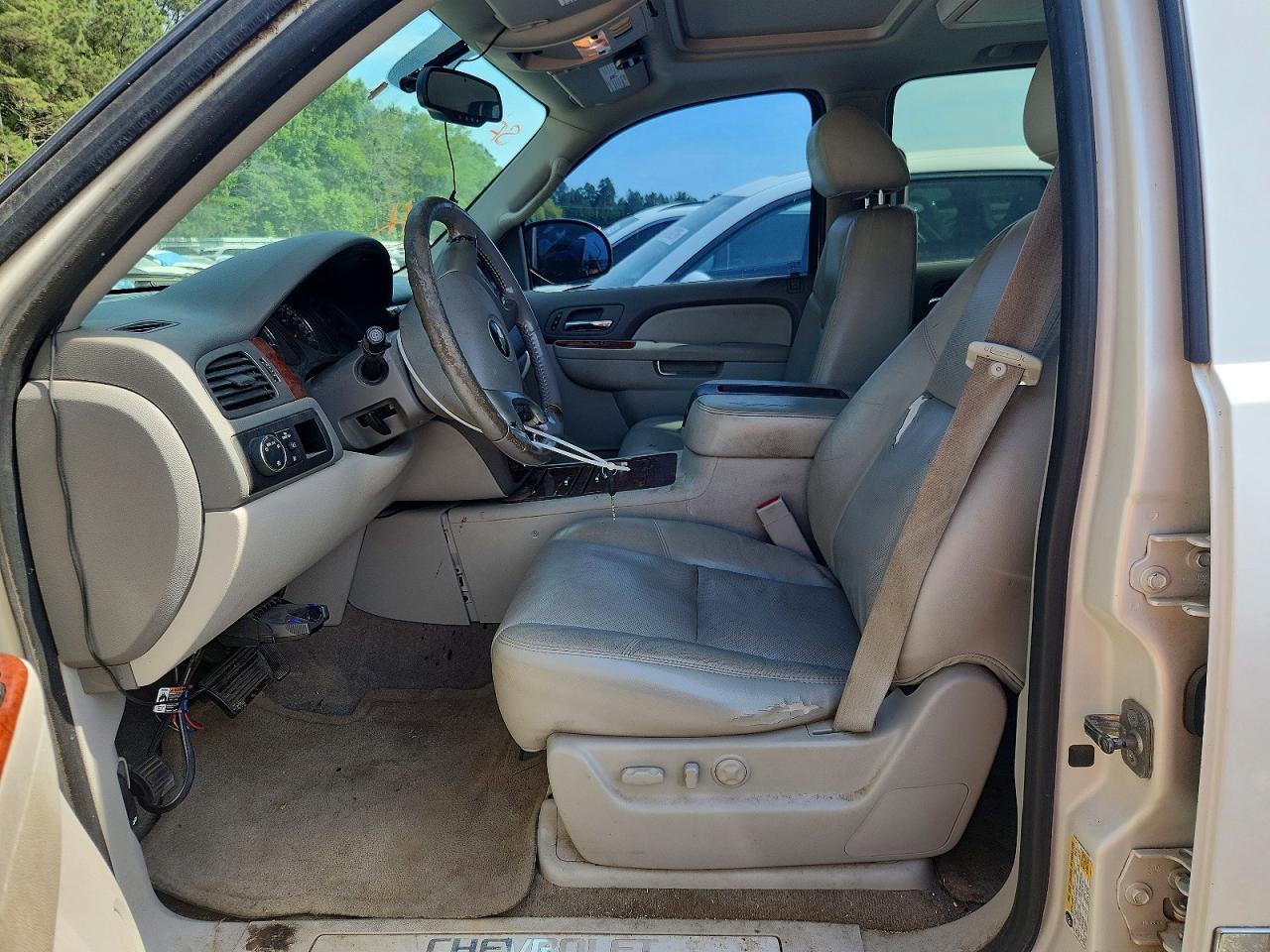 2011 CHEVROLET SUBURBAN C1500 LTZ photo 7
