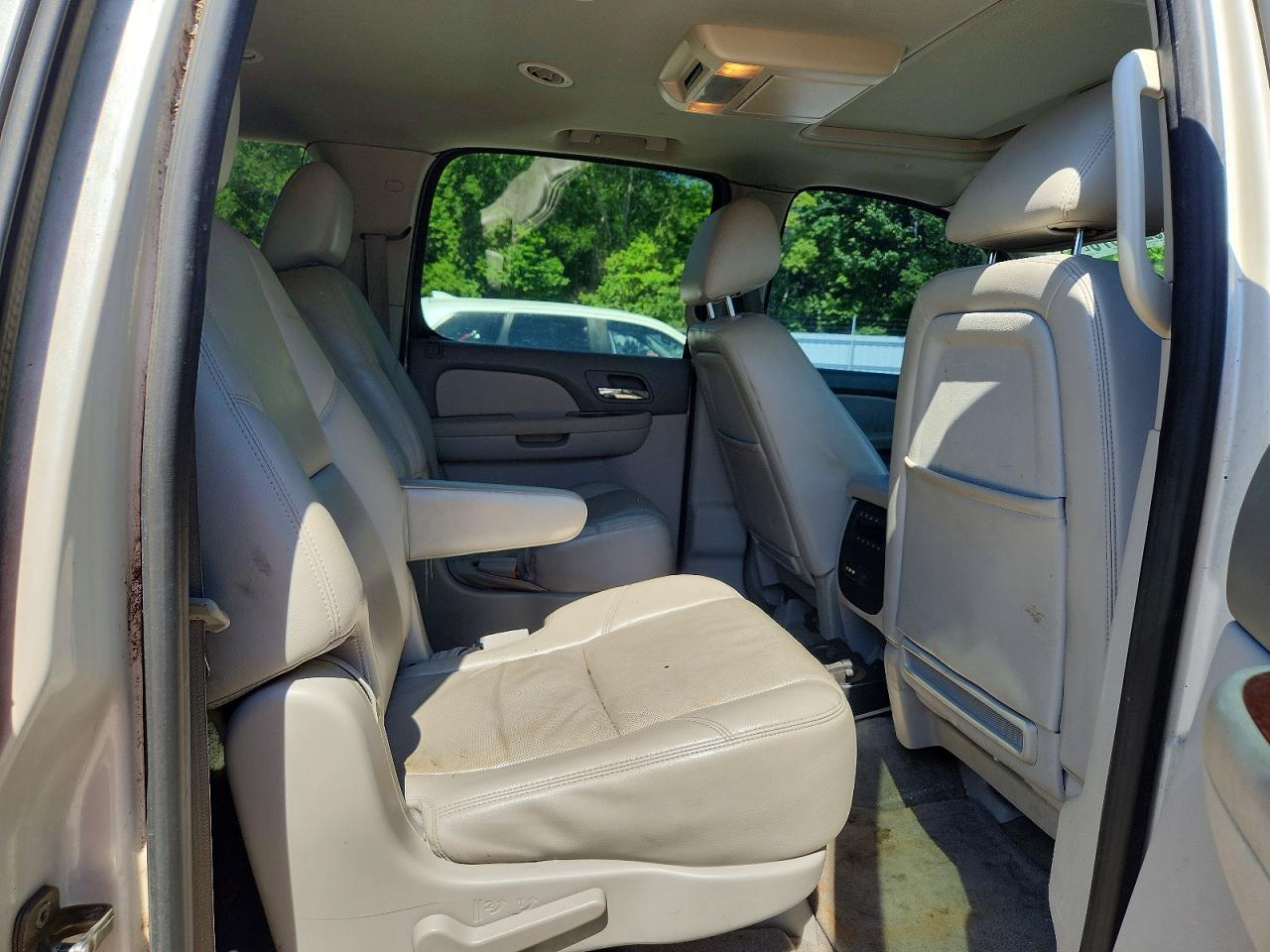 2011 CHEVROLET SUBURBAN C1500 LTZ photo 11