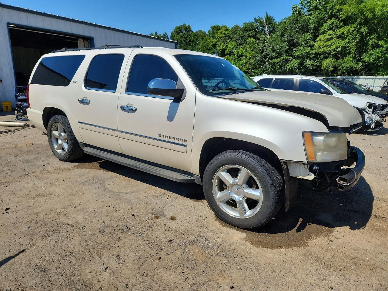 2011 CHEVROLET SUBURBAN C1500 LTZ photo 4