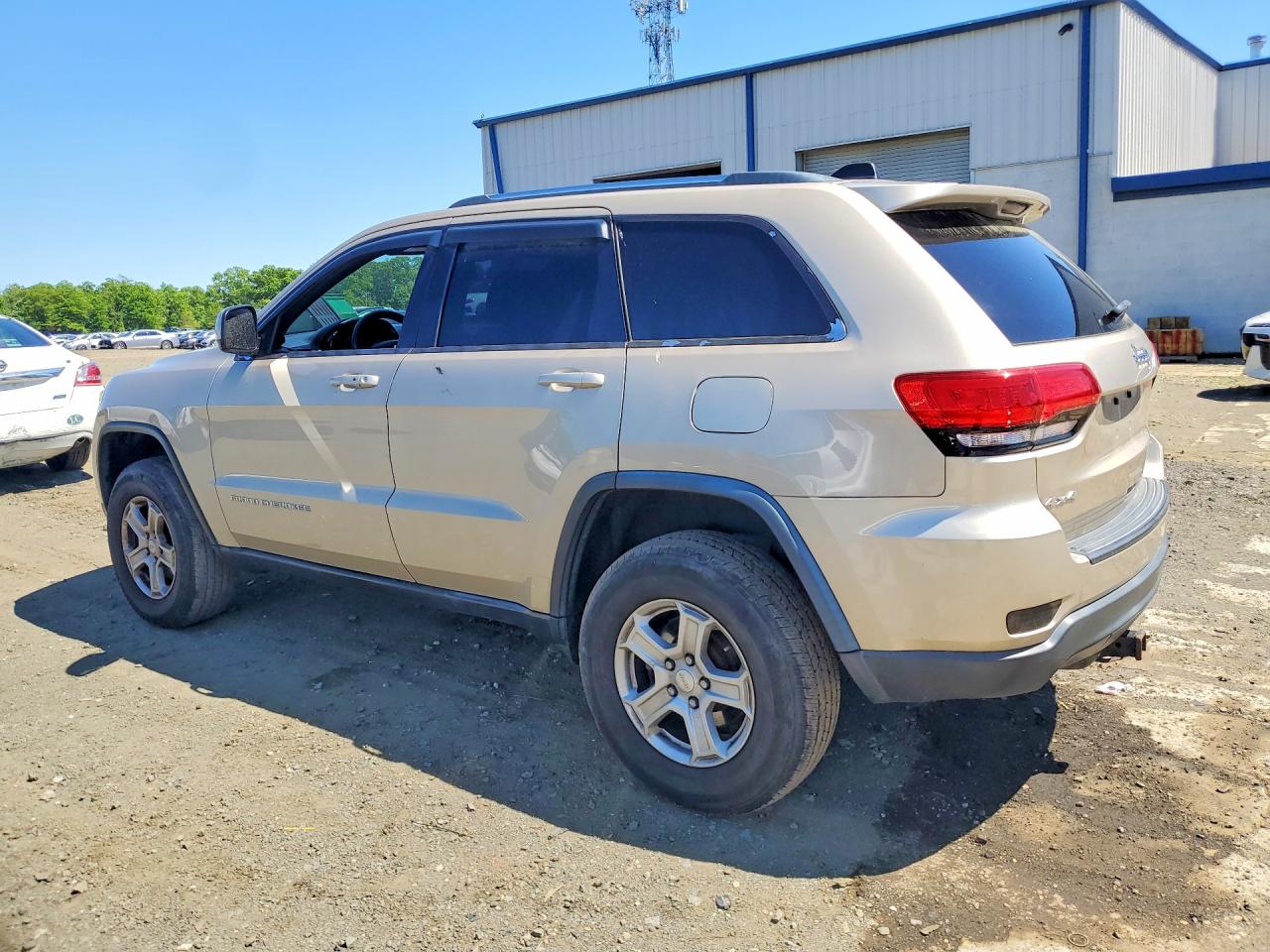 2014 JEEP GRAND CHEROKEE LAREDO photo 4