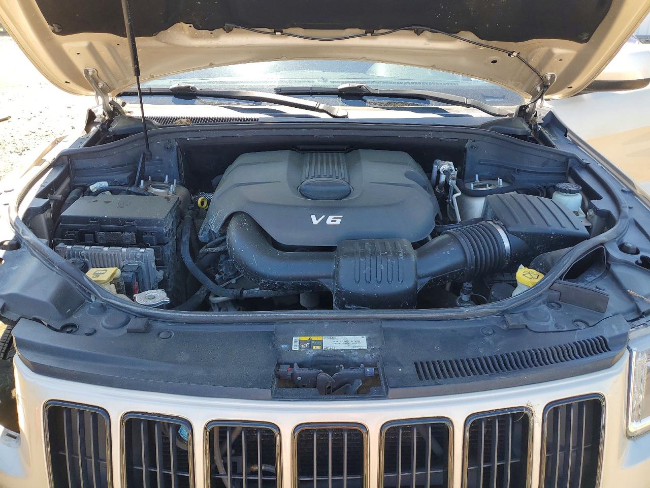 2014 JEEP GRAND CHEROKEE LAREDO photo 34