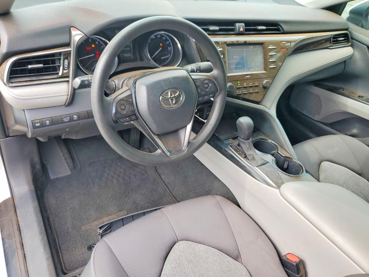 2020 TOYOTA CAMRY LE photo 15