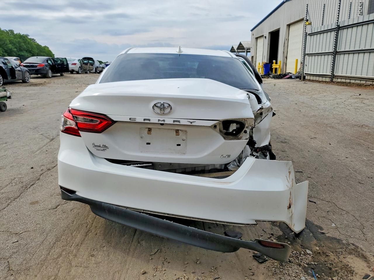2020 TOYOTA CAMRY LE photo 11