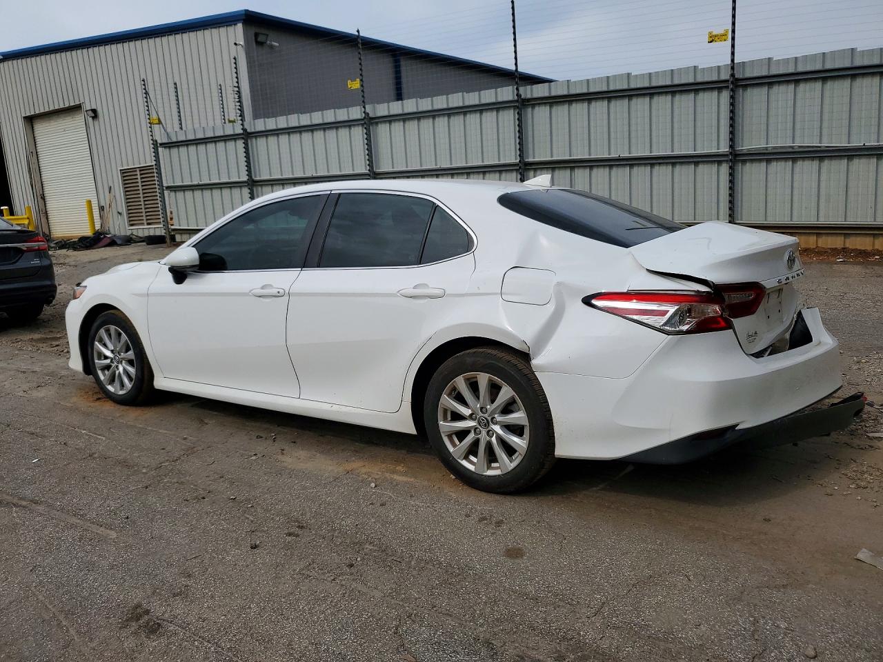 2020 TOYOTA CAMRY LE photo 3