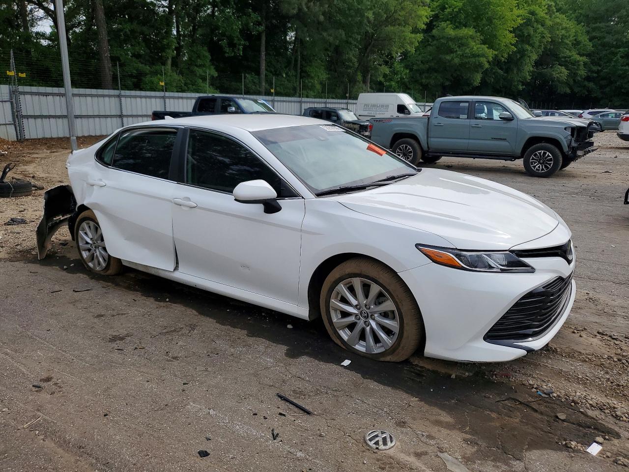 2020 TOYOTA CAMRY LE photo 7