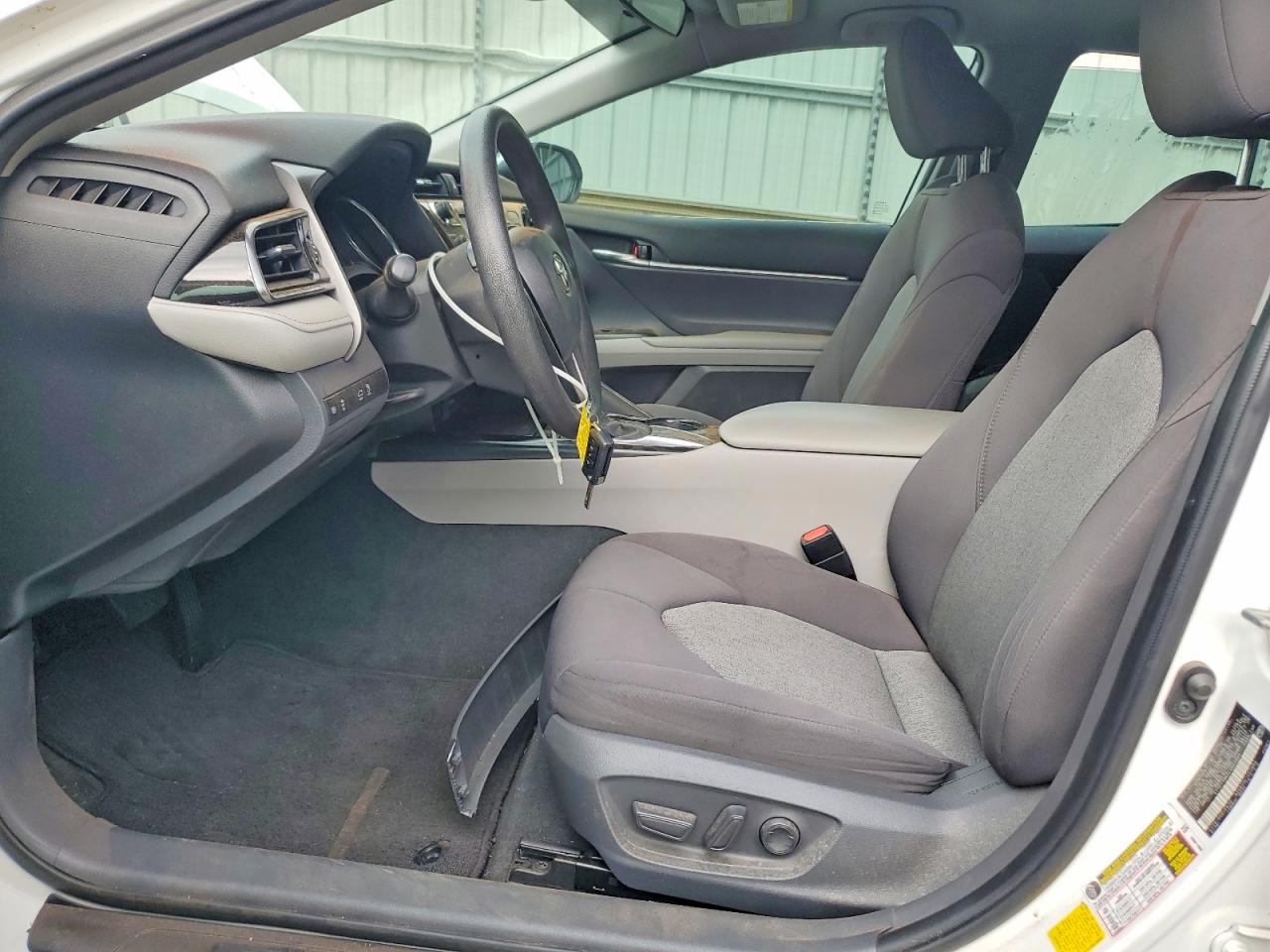 2020 TOYOTA CAMRY LE photo 13