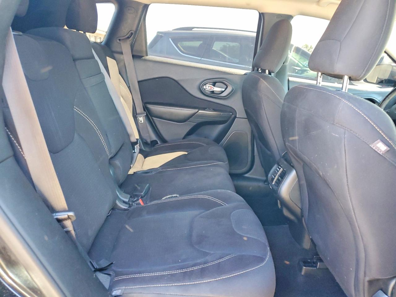 2016 JEEP CHEROKEE LATITUDE photo 21