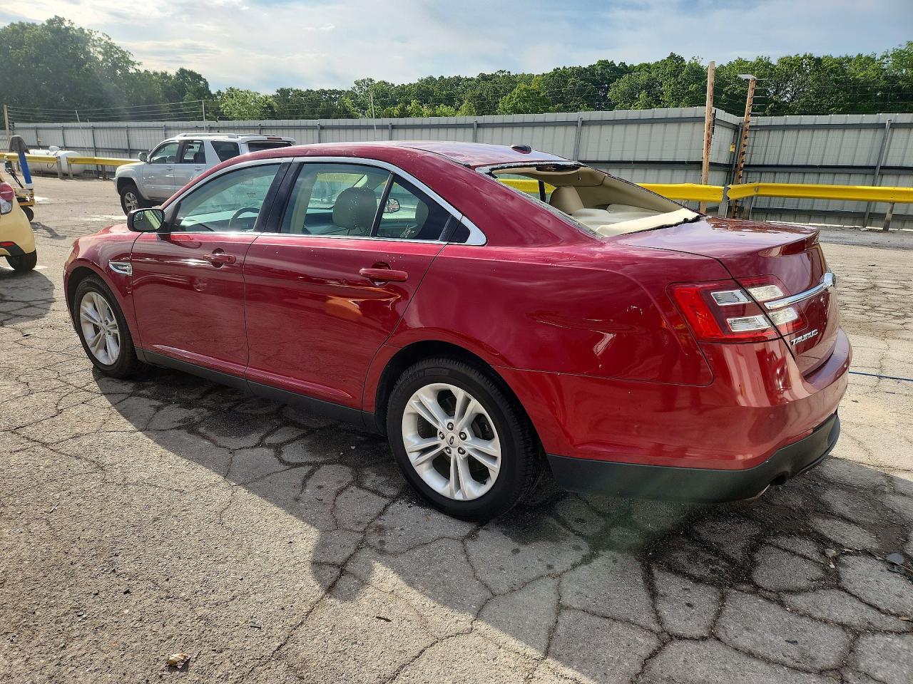 2016 FORD TAURUS SEL photo 4