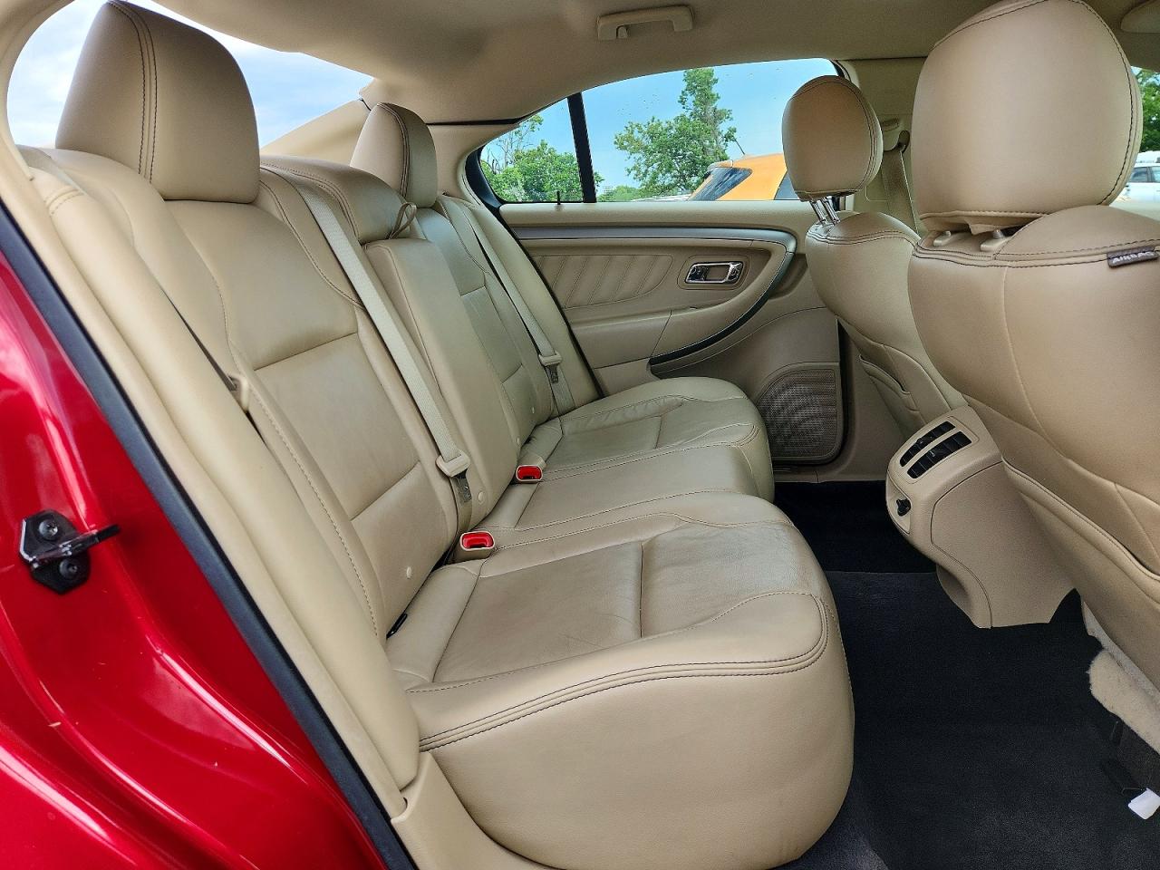 2016 FORD TAURUS SEL photo 28