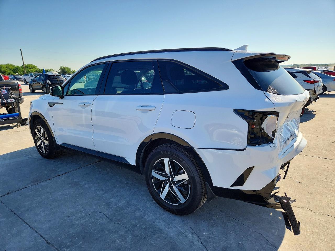 2022 KIA SORENTO S photo 4