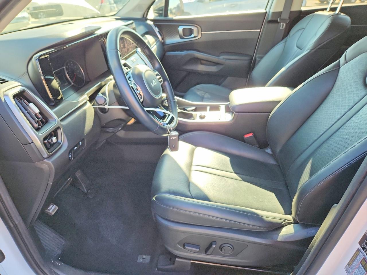 2022 KIA SORENTO S photo 19