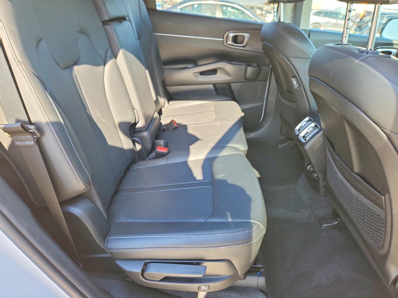 2022 KIA SORENTO S photo 28