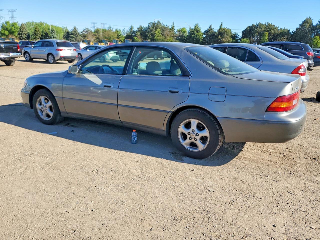 1998 LEXUS ES 300 photo 4