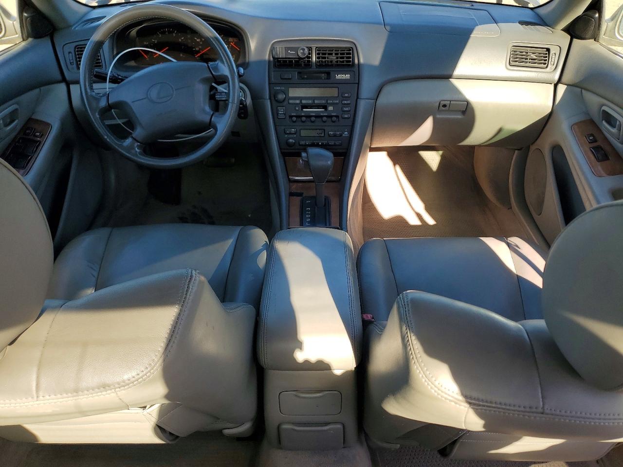1998 LEXUS ES 300 photo 22